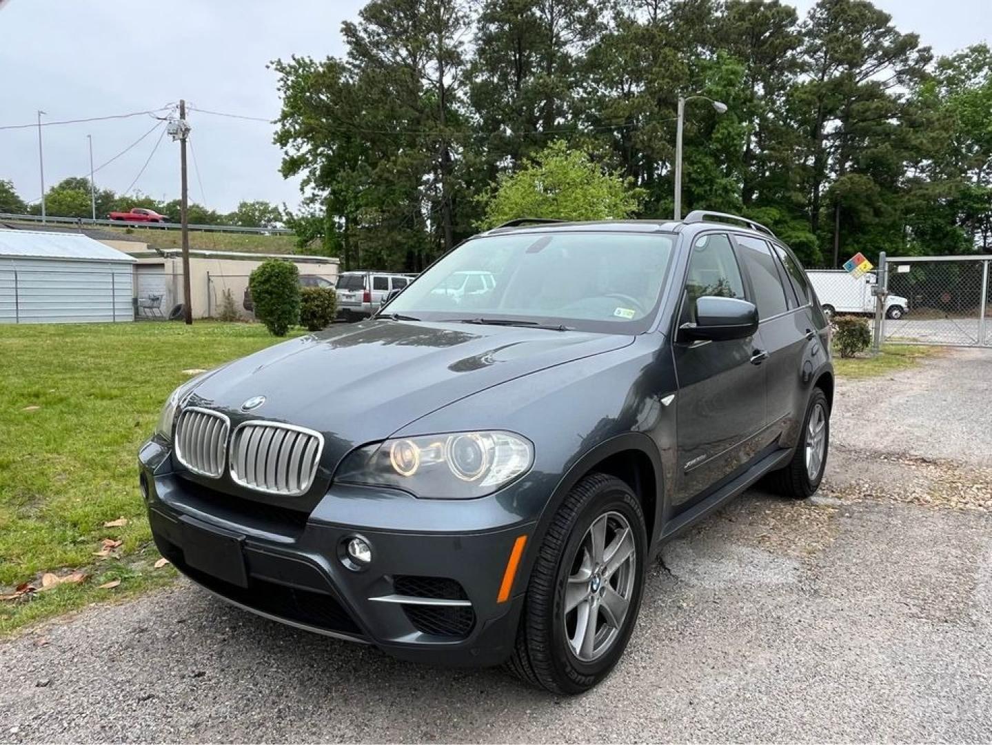 2011 Grey /Tan BMW X5 xDrive 35D (5UXZW0C55BL) with an M57 Twin Turbo I6 Diesel engine, Automatic transmission, located at 5700 Curlew Drive, Norfolk, VA, 23502, (757) 455-6330, 36.841885, -76.209412 - Photo#0